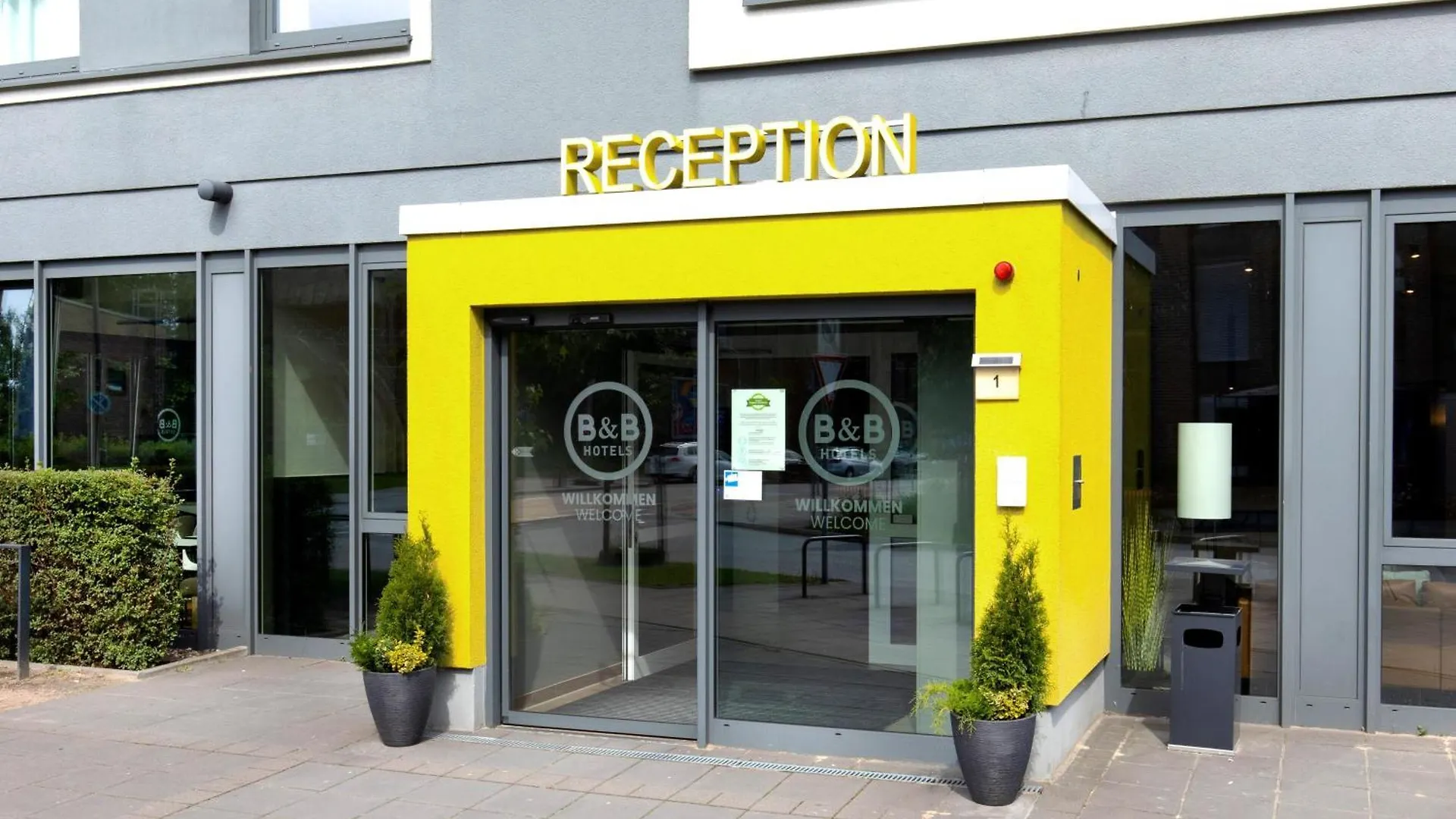B&B Hotel Hamburg-Harburg contacts